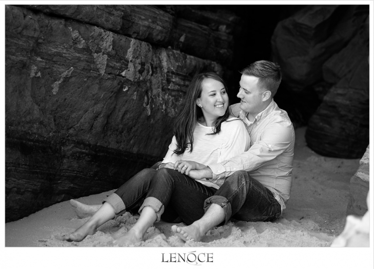 b&w-engagement-beach-lenoce11-6