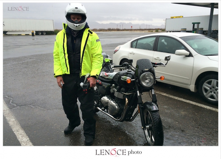 rain-gear-triumph-bonneville-road-trip-lenoce