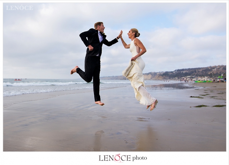 high-five-bride-groom-lajolla-lenoce9-17