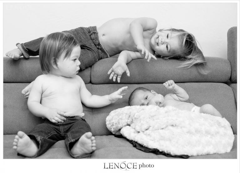 kids-family-portrait-bw-lajolla-lenoce10-9