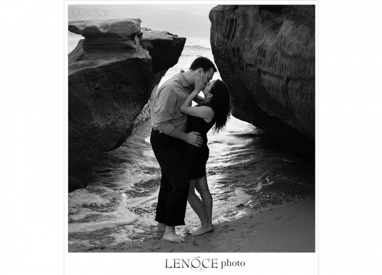windansea-beach-engagement-lajolla-lenoce10-15
